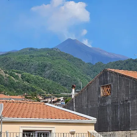 Zafferana Etna House By World Apartmán *